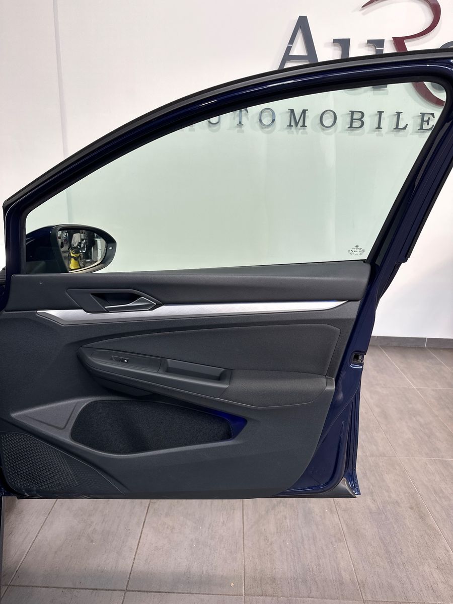 Fahrzeugabbildung Volkswagen Golf Variant 2.0 TDI Life NAV+LED+ACC+PP+SHZ