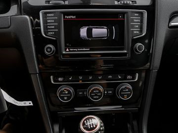 Volkswagen Golf VII GTI Performance BMT Navi Winterräder