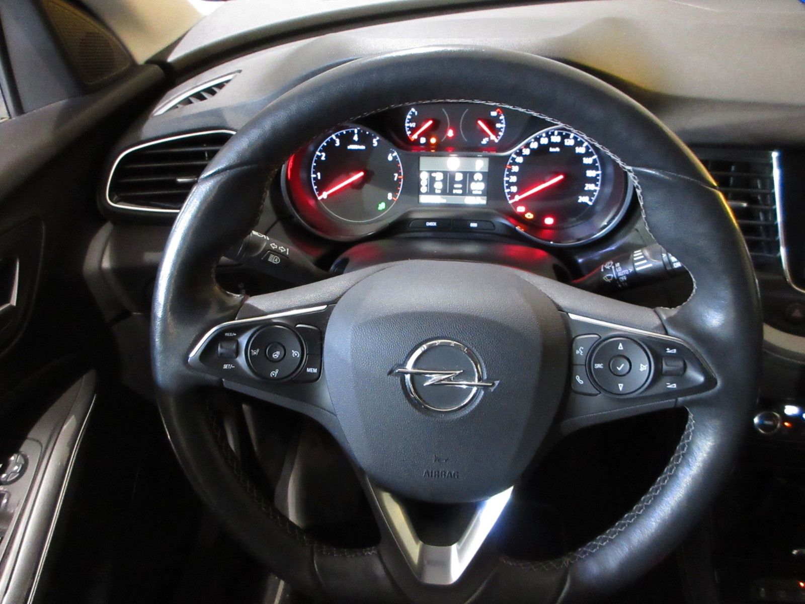 Fahrzeugabbildung Opel Grandland X 1.2T ULTIMATE LED/NAVI/SHZ/LHZ/CAM