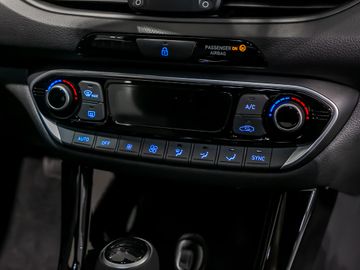 Hyundai i30 1.0 T-GDI Advantage DCT MY25 Navi Kamera LED