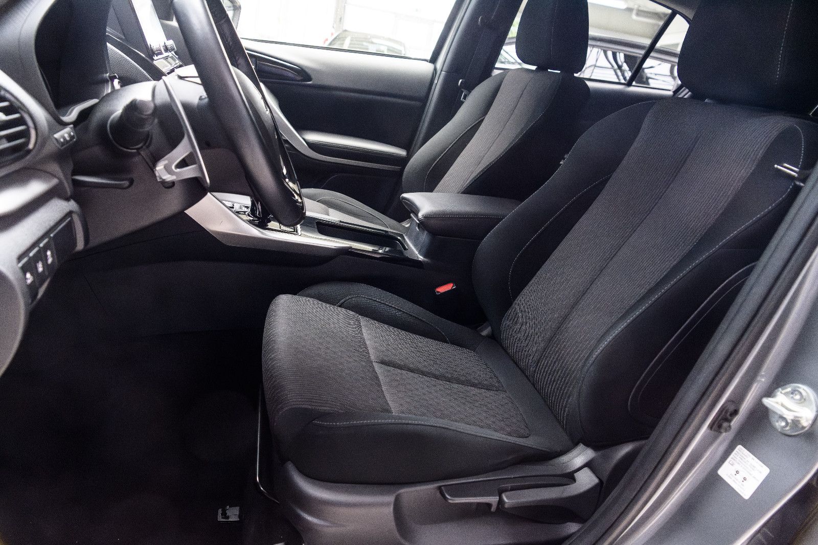Fahrzeugabbildung Mitsubishi Eclipse Cross 2.4 PHEV 4WD +Kam +BT +SHZ +SOH97%