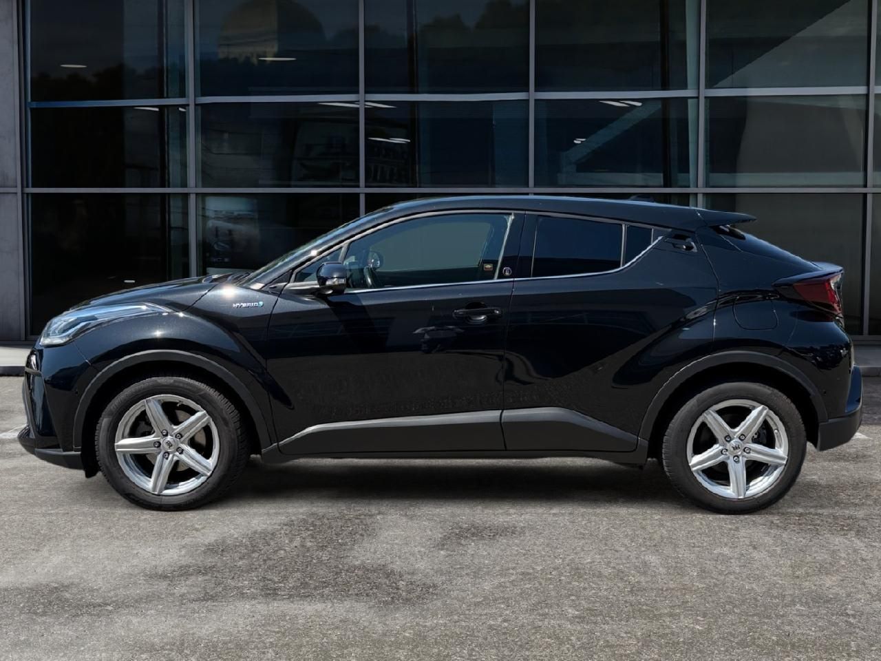 Fahrzeugabbildung Toyota C-HR Hybrid Team D