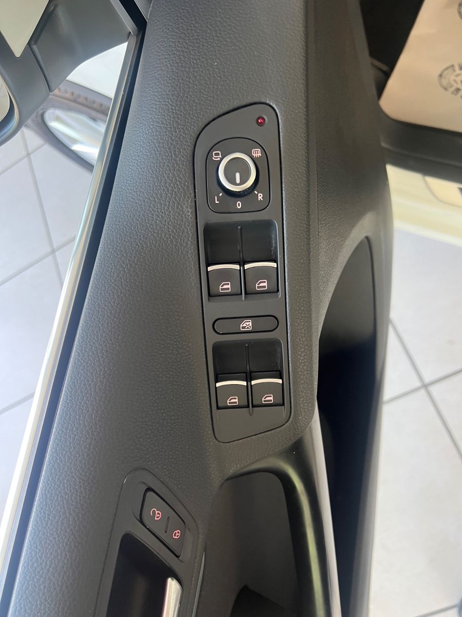 Fahrzeugabbildung Volkswagen Tiguan Lounge Sport & Style BMT * 1.HAND *