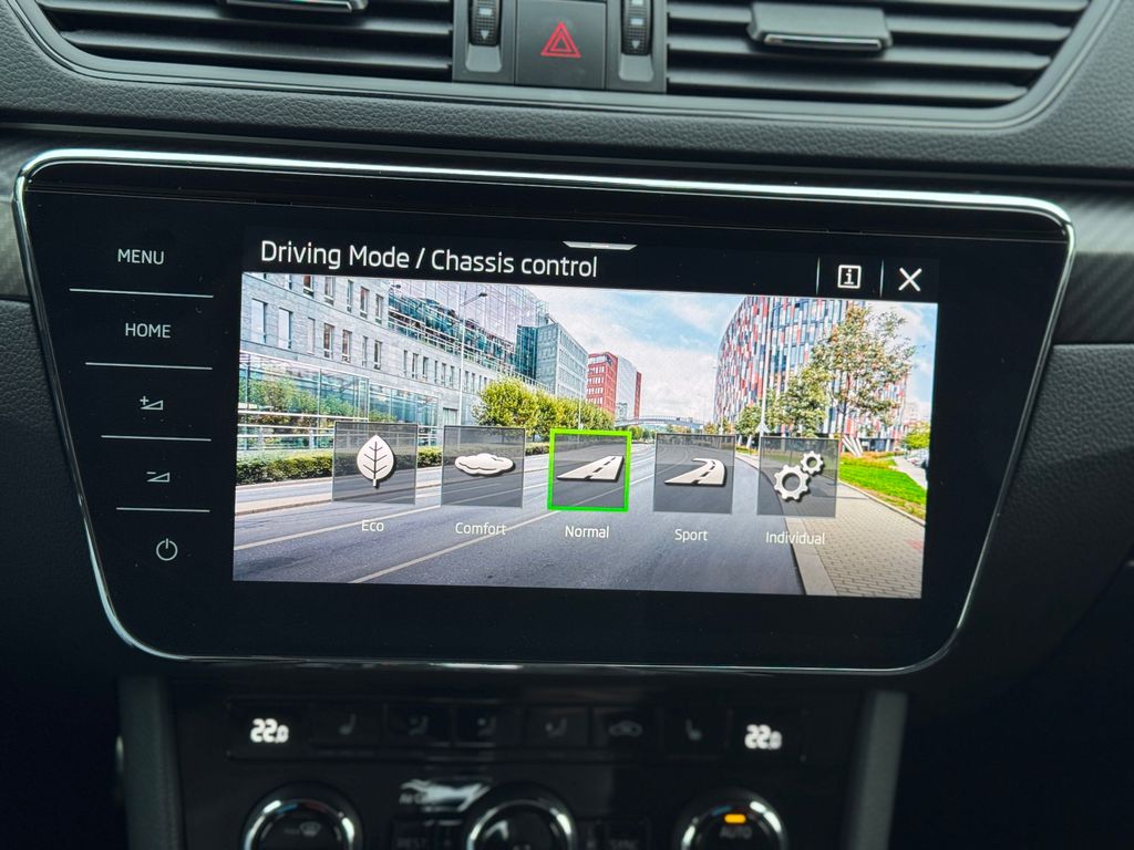 SKODA Superb Combi 2.0 TDI Sportline DSG SKODA Superb Combi 2.0 TDI Sportline DSG