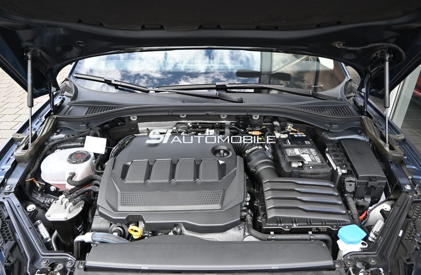 Fahrzeugabbildung SKODA Superb 2.0 TDI DSG L&K COMBI °ACC°AHK°STANDHEIZ°