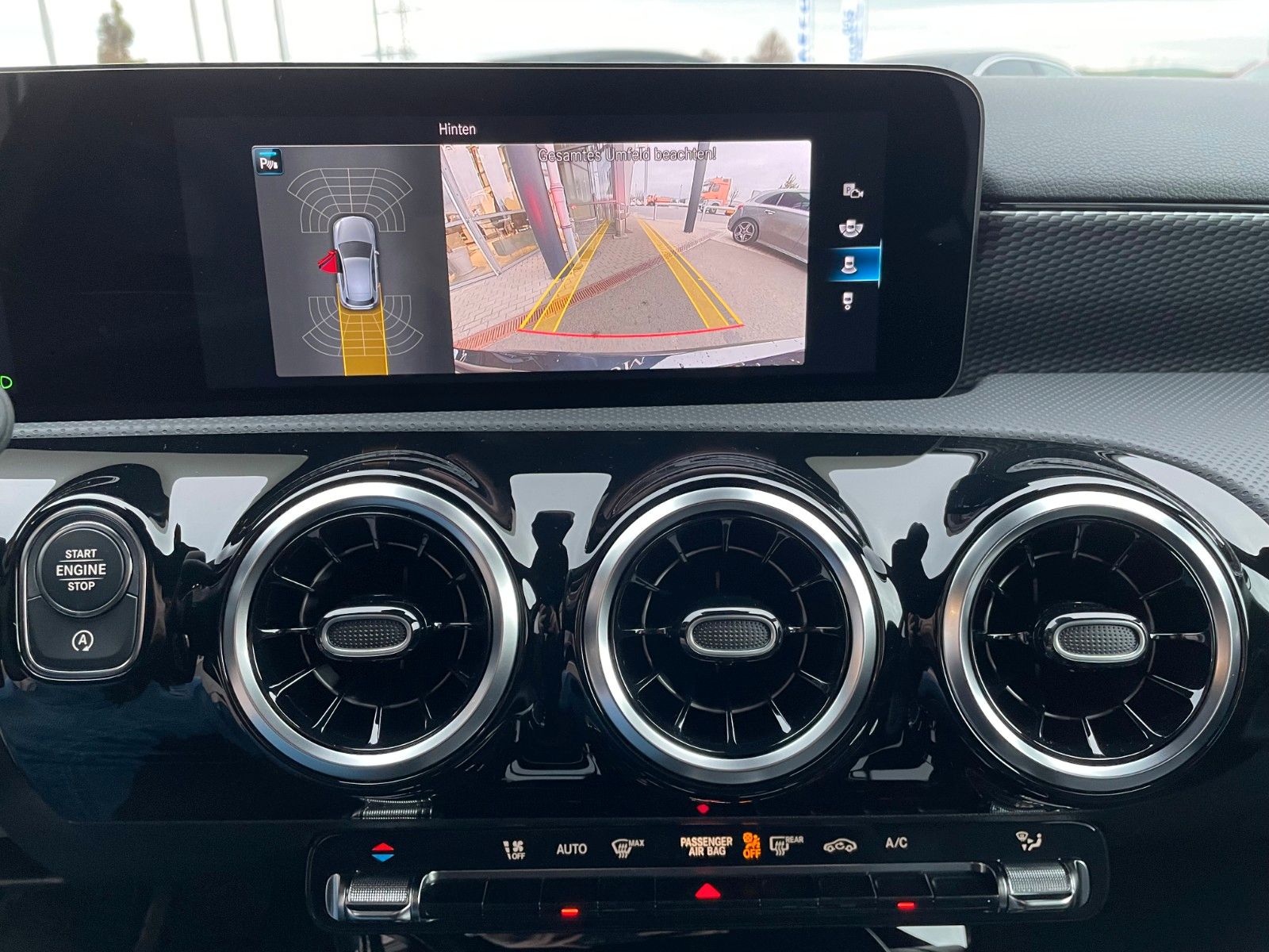 Fahrzeugabbildung Mercedes-Benz A 200 d Progressive AHK+MBUX+R-Kamera+Distr