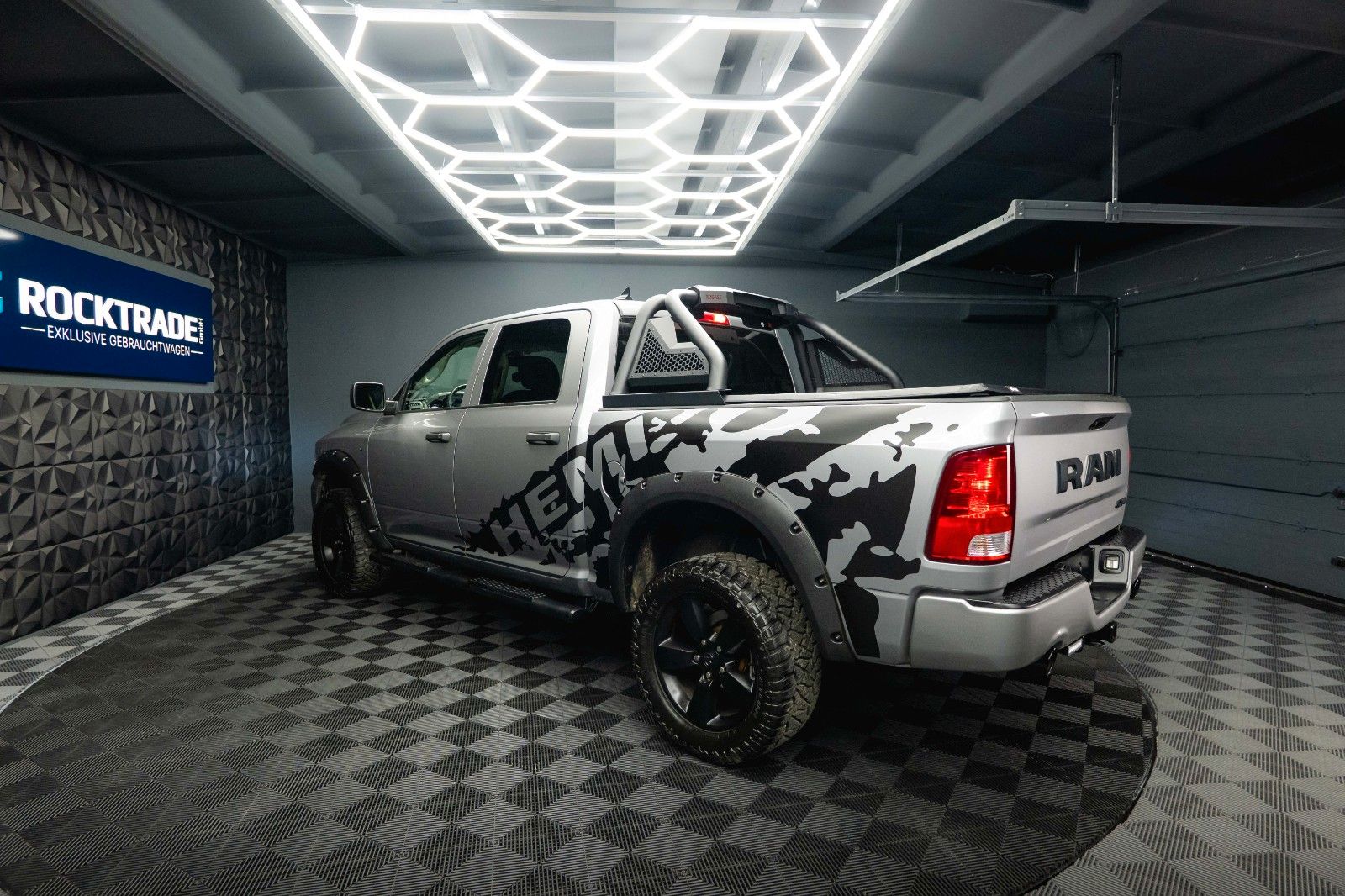 Fahrzeugabbildung Dodge RAM 5.7 V8 HEMI 4x4 OFFROAD Night-Paket *LED*AHK