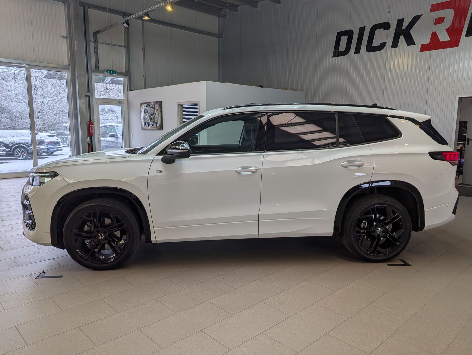 Fahrzeugabbildung Volkswagen Tayron 2.0TDI 4M R-Line Launch Pano Black AHK 20