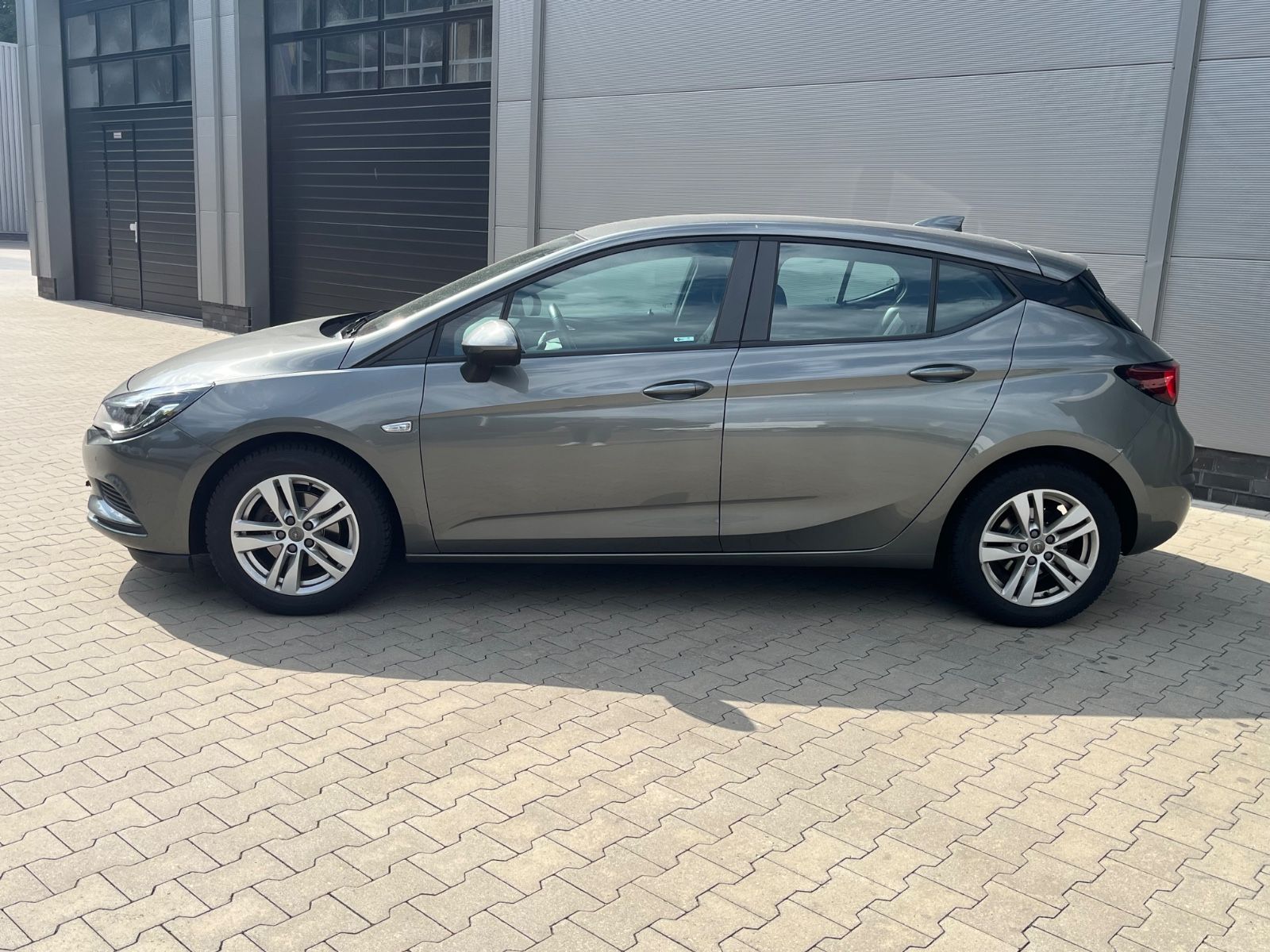Fahrzeugabbildung Opel Astra K Lim. 5-trg. Edition DISPLAY DEFEKT