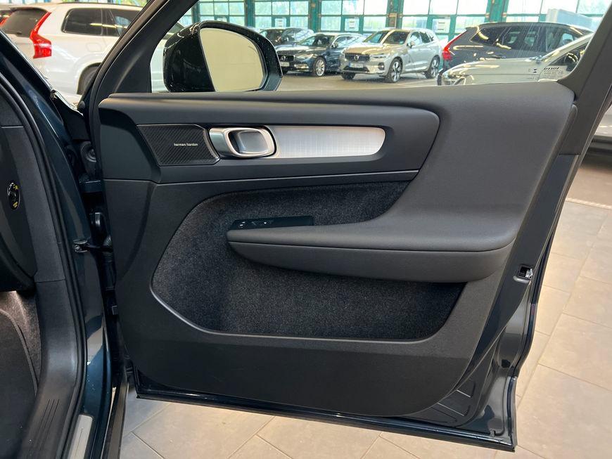Volvo XC40 B3 Plus Black-Edition DKG Pixel-LED 360° Al