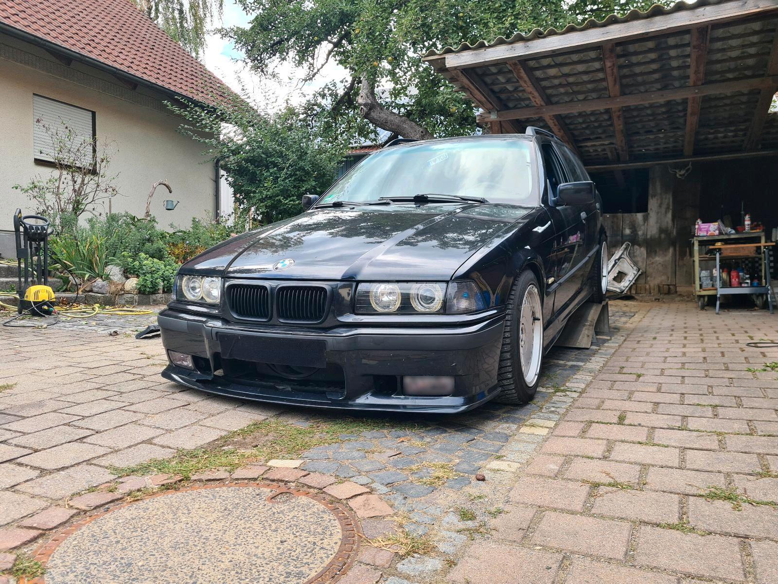BMW 323