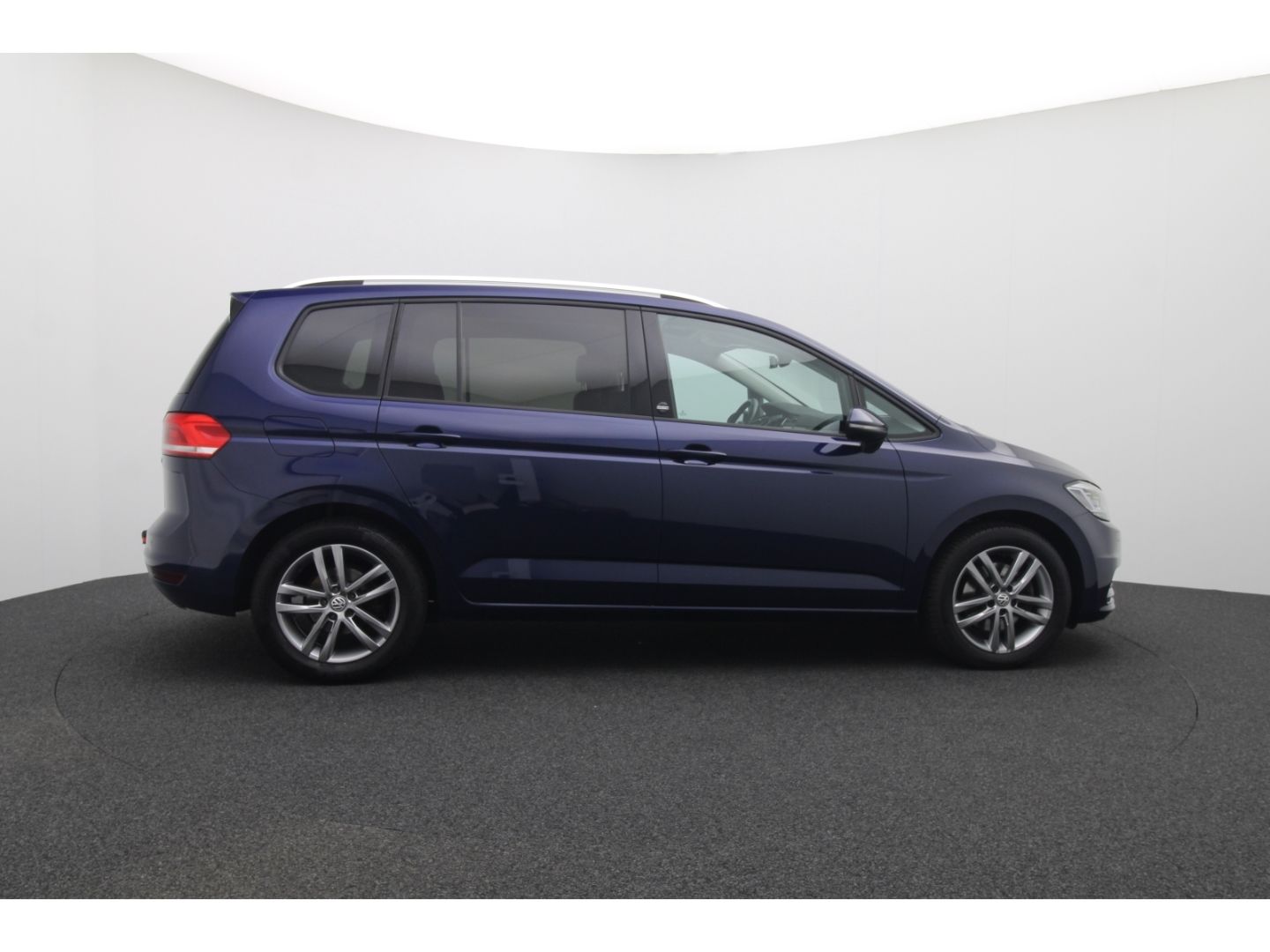 Fahrzeugabbildung Volkswagen Touran Comfortline BMT ACC, Pano, Schiebedach