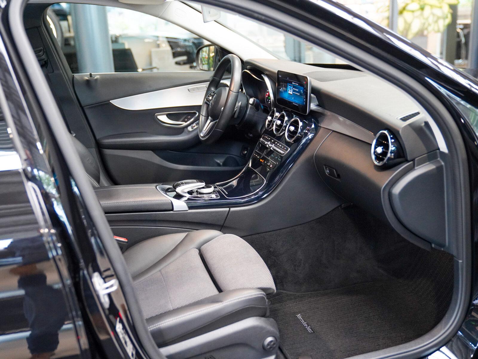 Mercedes-Benz C 180 T AVANTGARDE Panorama Multibeam AHK Totwin