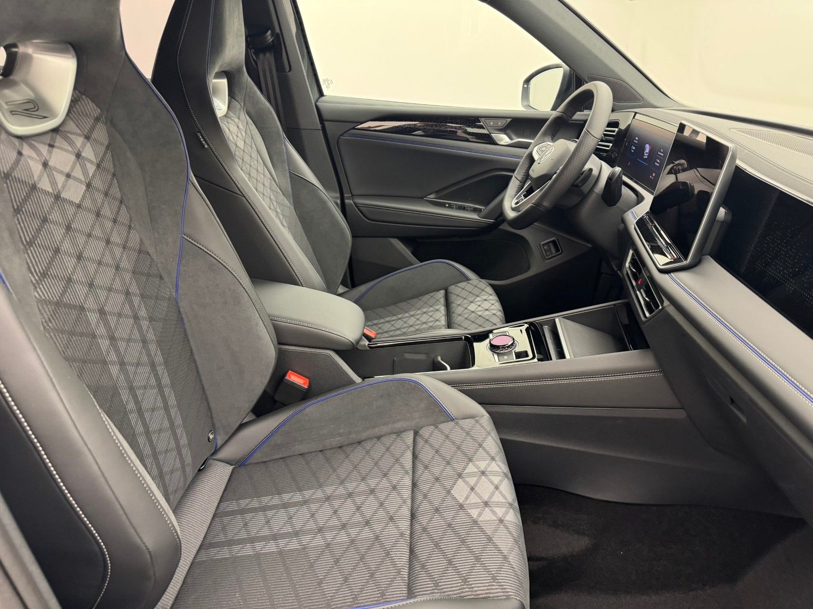 Volkswagen Tiguan 1.5 eHybrid DSG R Line BlackKomforIQDrive imagem 3