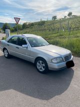 Mercedes-Benz C 220 SPORT W202 mit H-Kennzeichen - Mercedes-Benz C 220 mit Benzin-Antrieb: Limousine