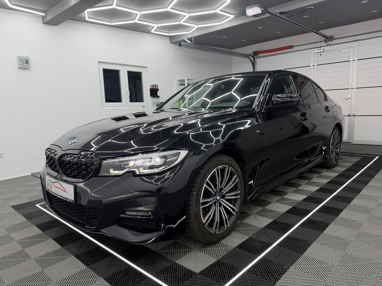 Fahrzeugabbildung BMW 330i xDrive M-SPORT/LIVE COC/HiFi/DEUTSCH