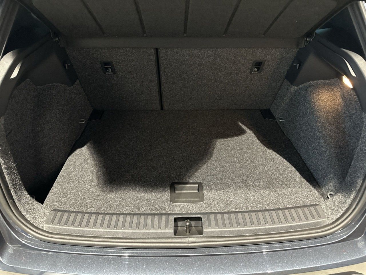 Fahrzeugabbildung SEAT Arona FR 1.0 TSI 116 PS 7-Gang-DSG - mit KI generiert/bearbeitet