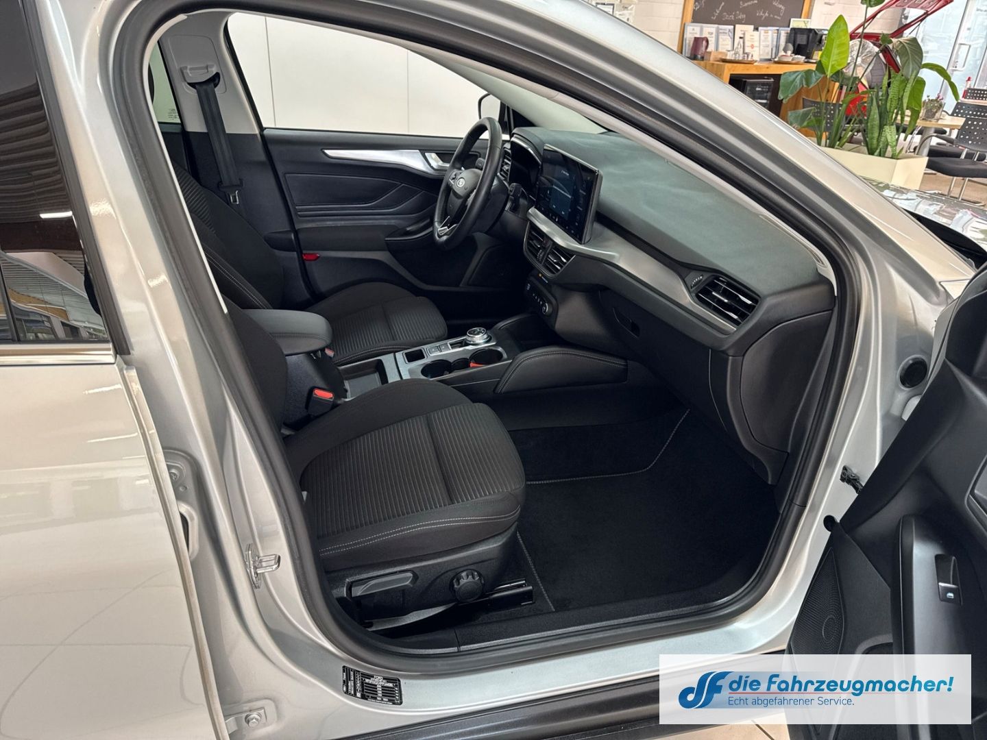 Fahrzeugabbildung Ford Focus Turnier Titanium X Navi Digitales Cockpit