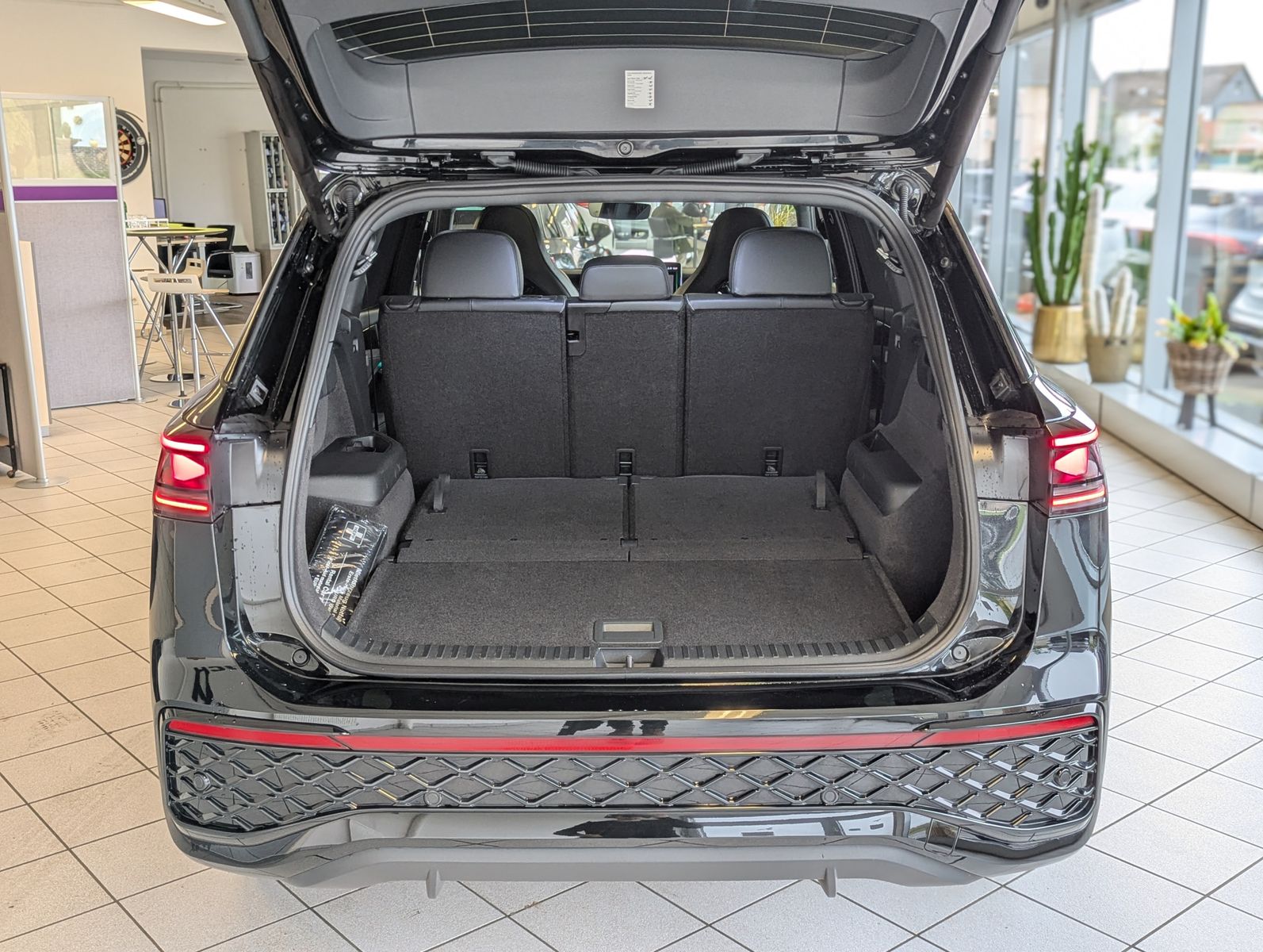 VW Tayron 2.0TDI 4M R-Line Launch Pano Black AHK 20 - Image 19