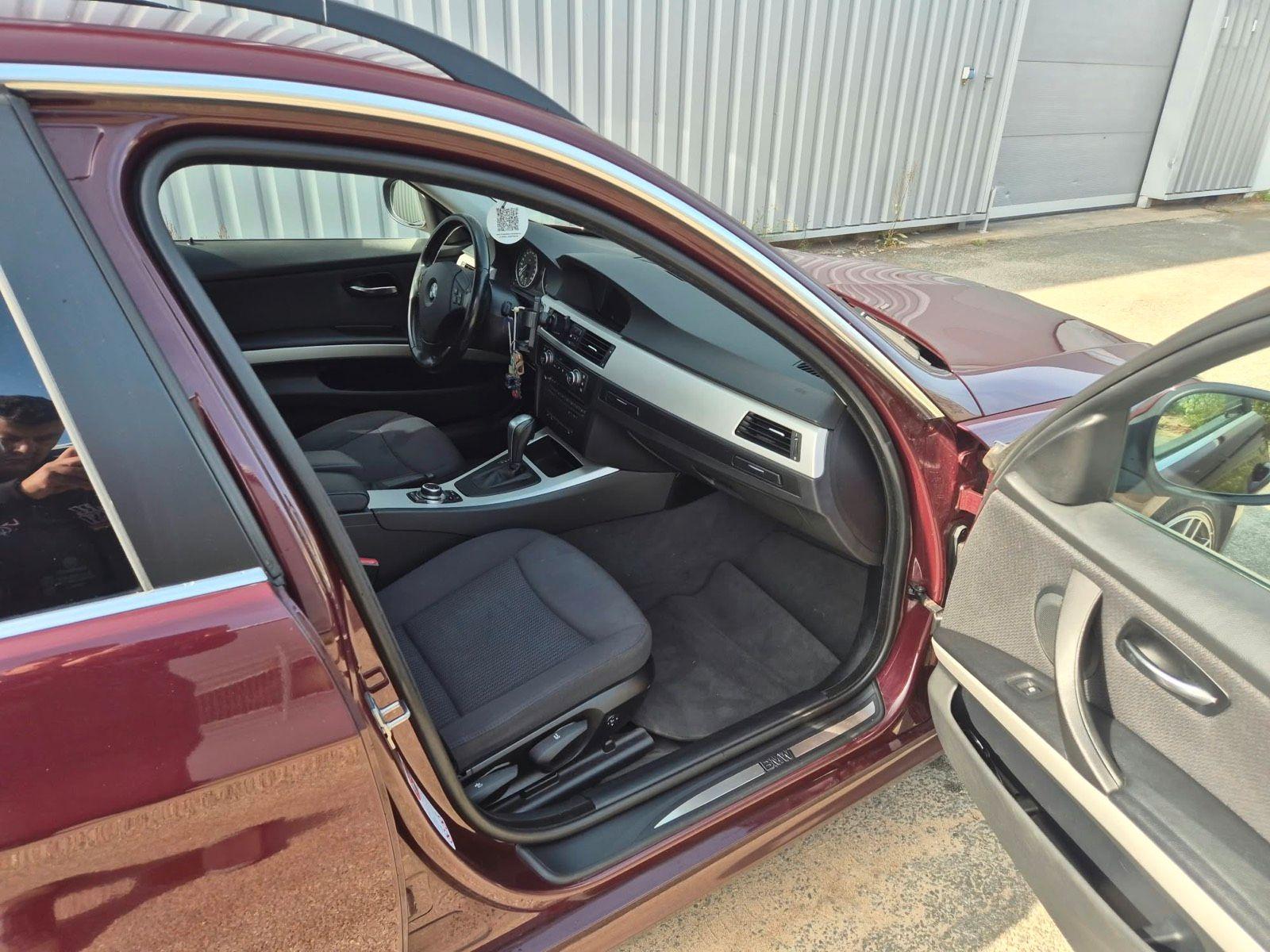 BMW 320 2009 — photo 6