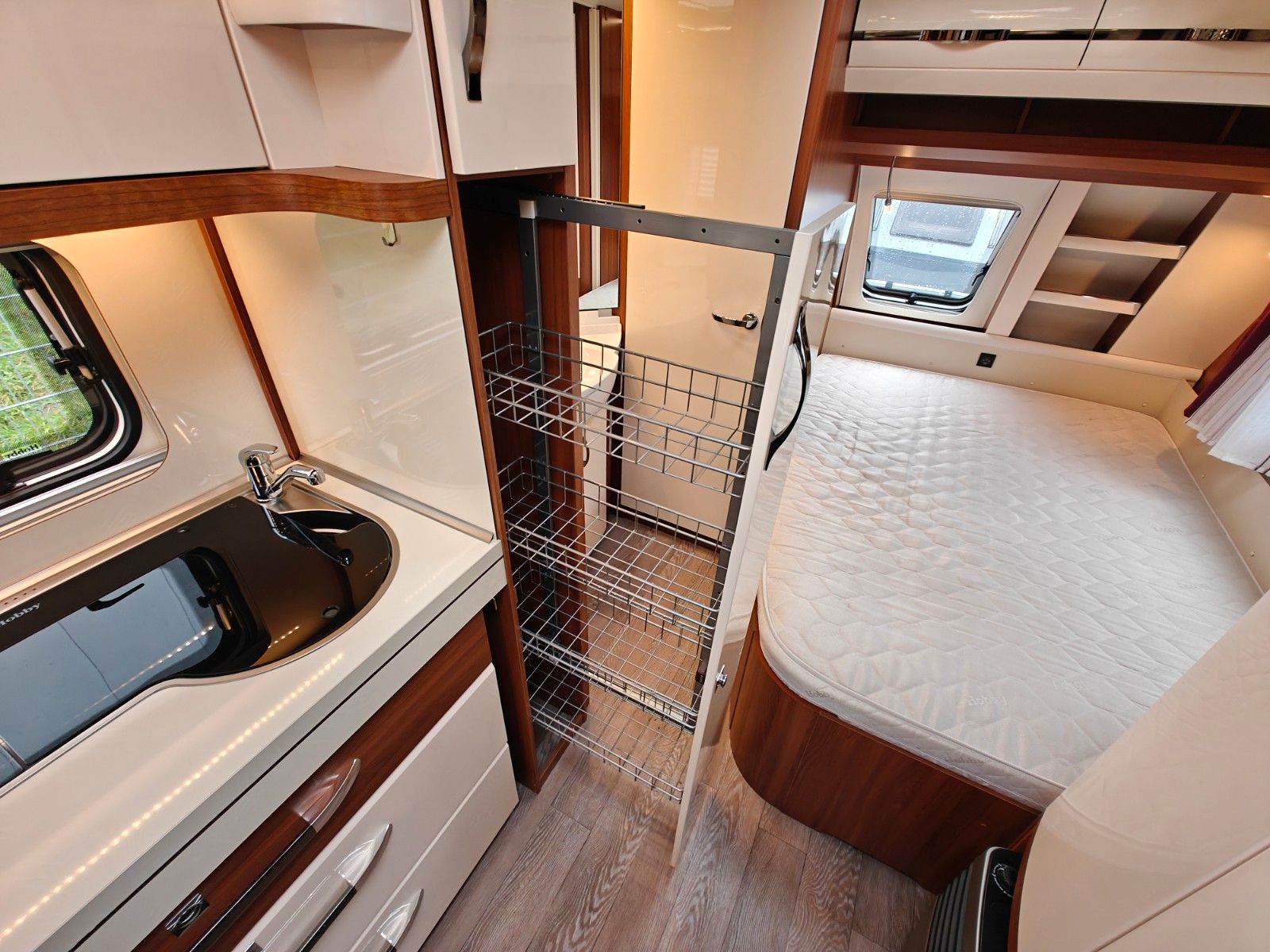 Fahrzeugabbildung Hobby Excellent 540 UFe - Fahrradträger, TV, 1.750kg -