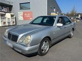 Mercedes-Benz E-Klasse Automatik  TÜV - Mercedes-Benz E 200 aus 1998