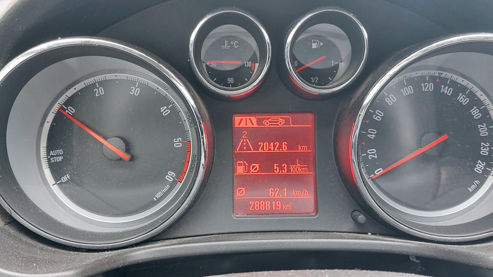 Opel Insignia 2012 — вигляд ззаду