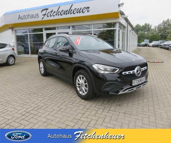 Mercedes-Benz GLA 180 Autom. m. NAVI+RFK+SHZ+TEMP+ALU+PDC+MBUX