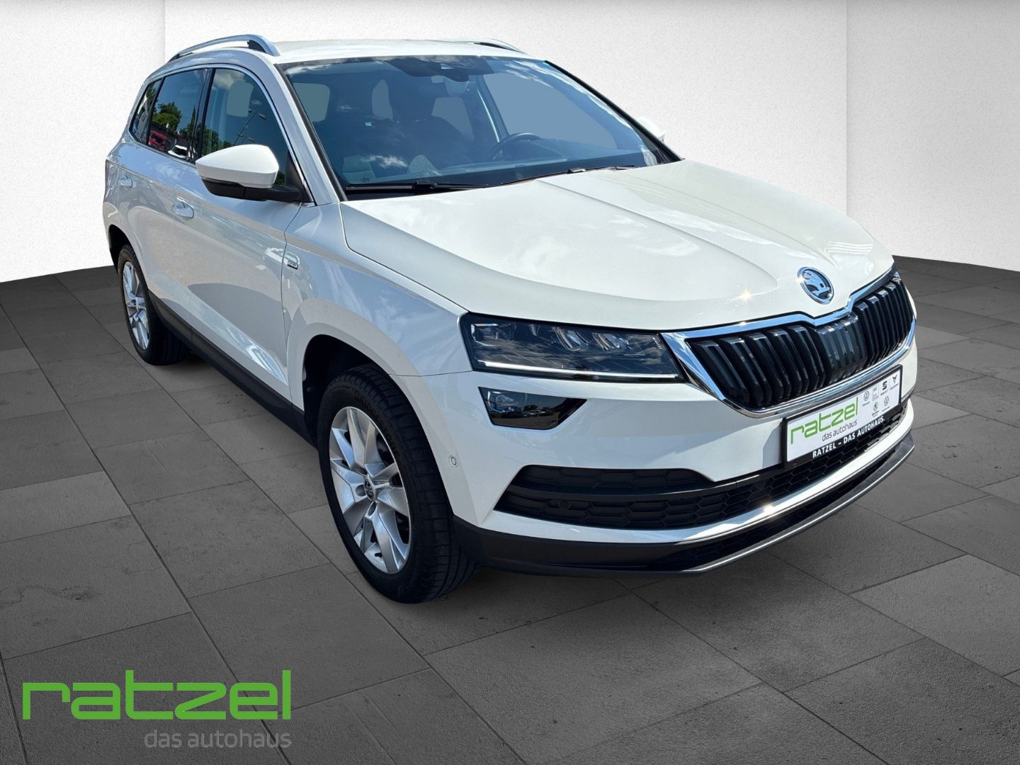 Fahrzeugabbildung SKODA Karoq 1.5 TSI Clever Ambition Navi LED ACC RFK D