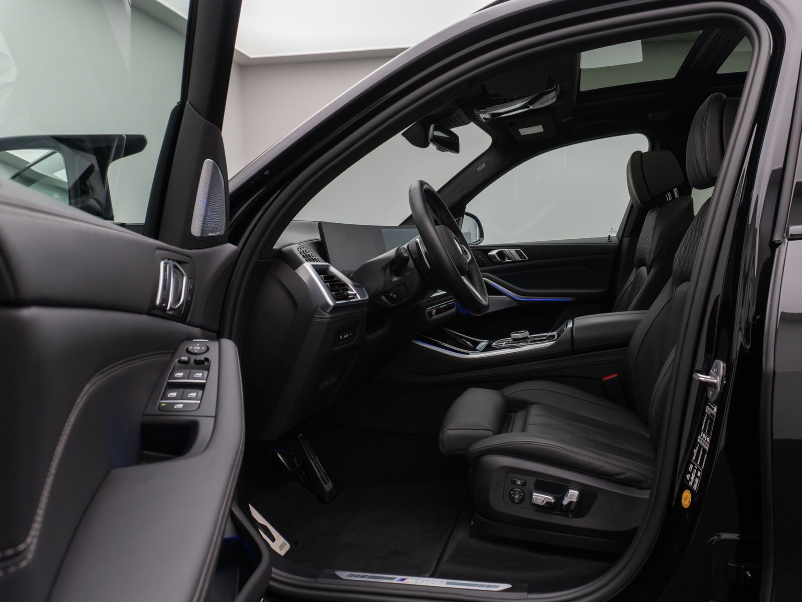 Fahrzeugabbildung BMW X5 M60i Panorama 360° B&W SoftCL Massage 22Zoll