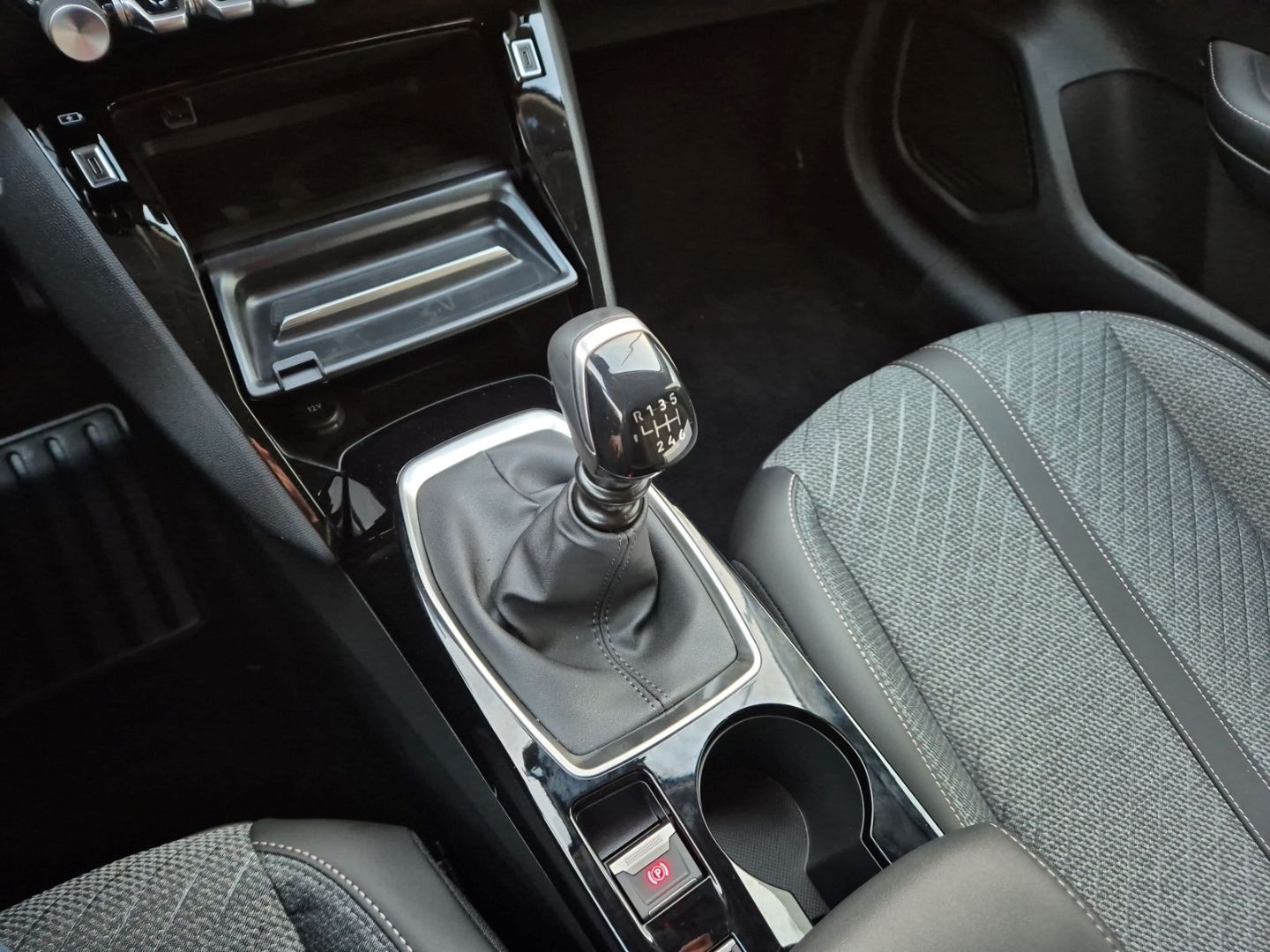 Peugeot 208 - Bild 21