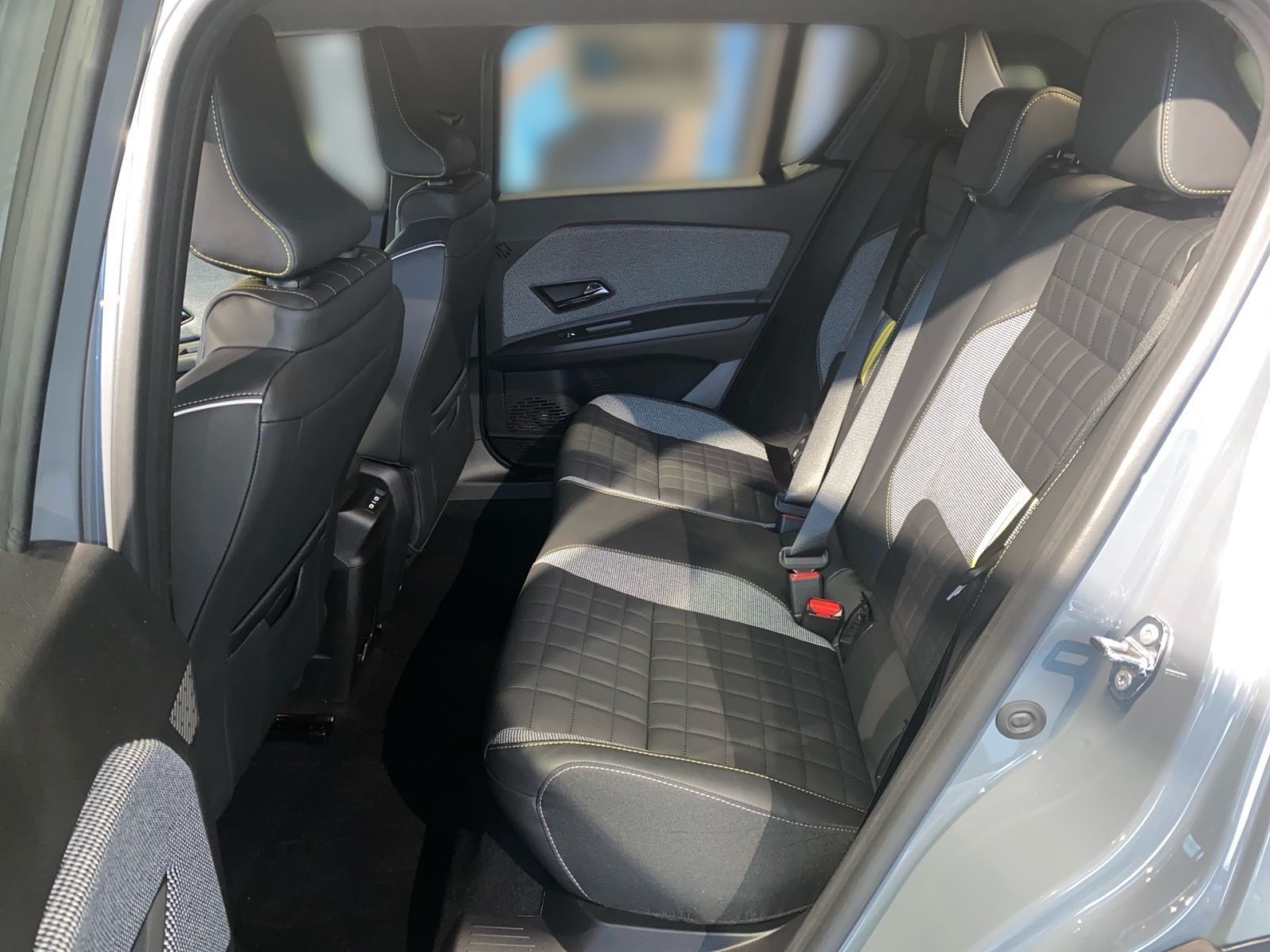 Fahrzeugabbildung Renault 4 E-Tech Electric 150 Comfort Range Iconic