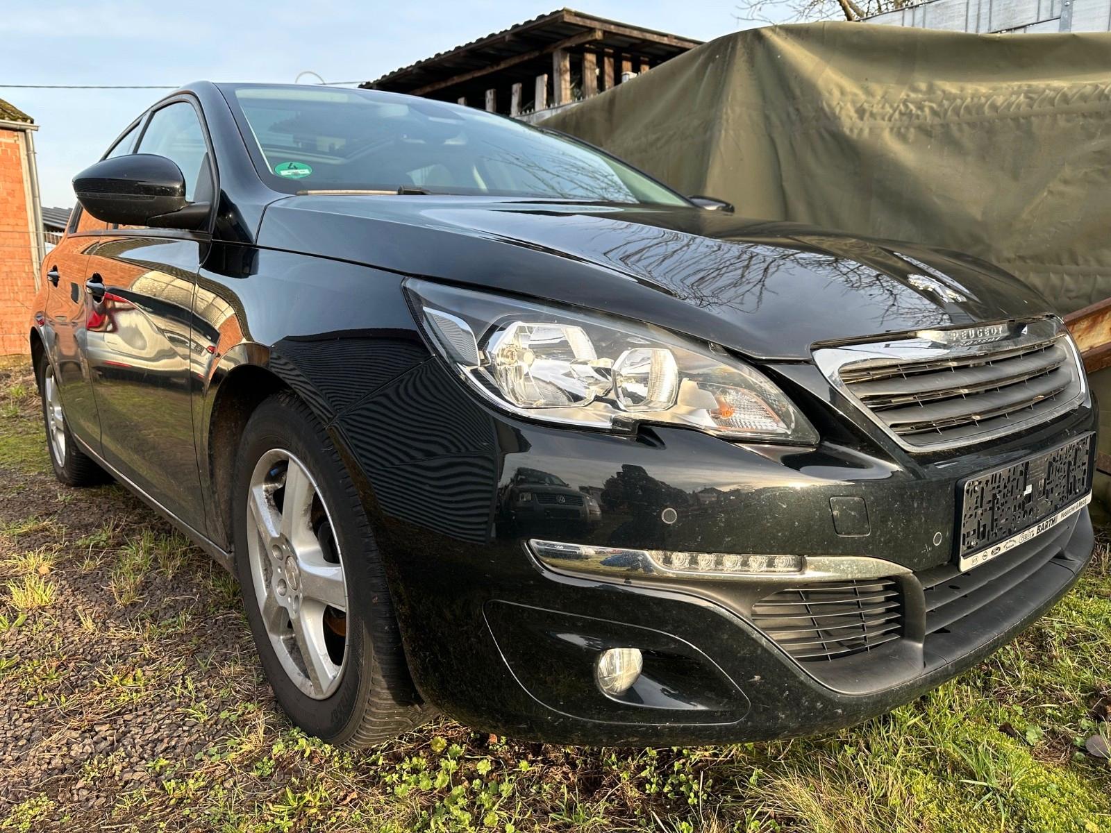 Peugeot 308 Active UNFALL !