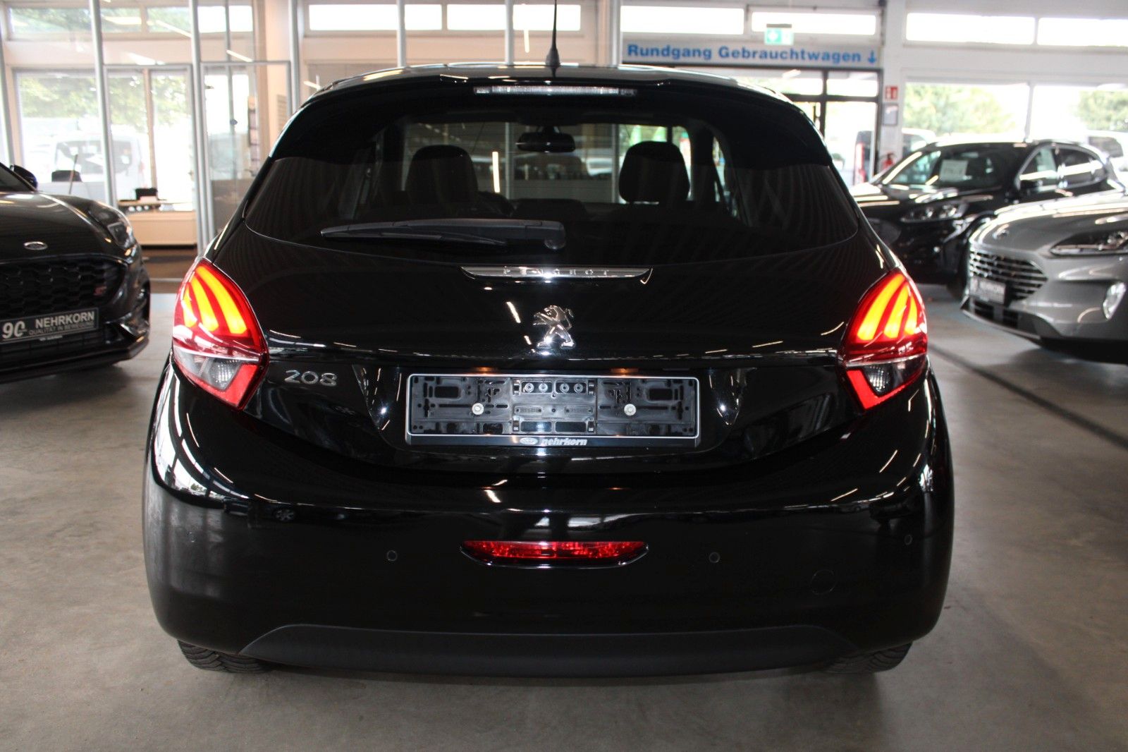 Fahrzeugabbildung Peugeot 208 Signature 110 Aut. Klimaauto PANO SHZ Allwet