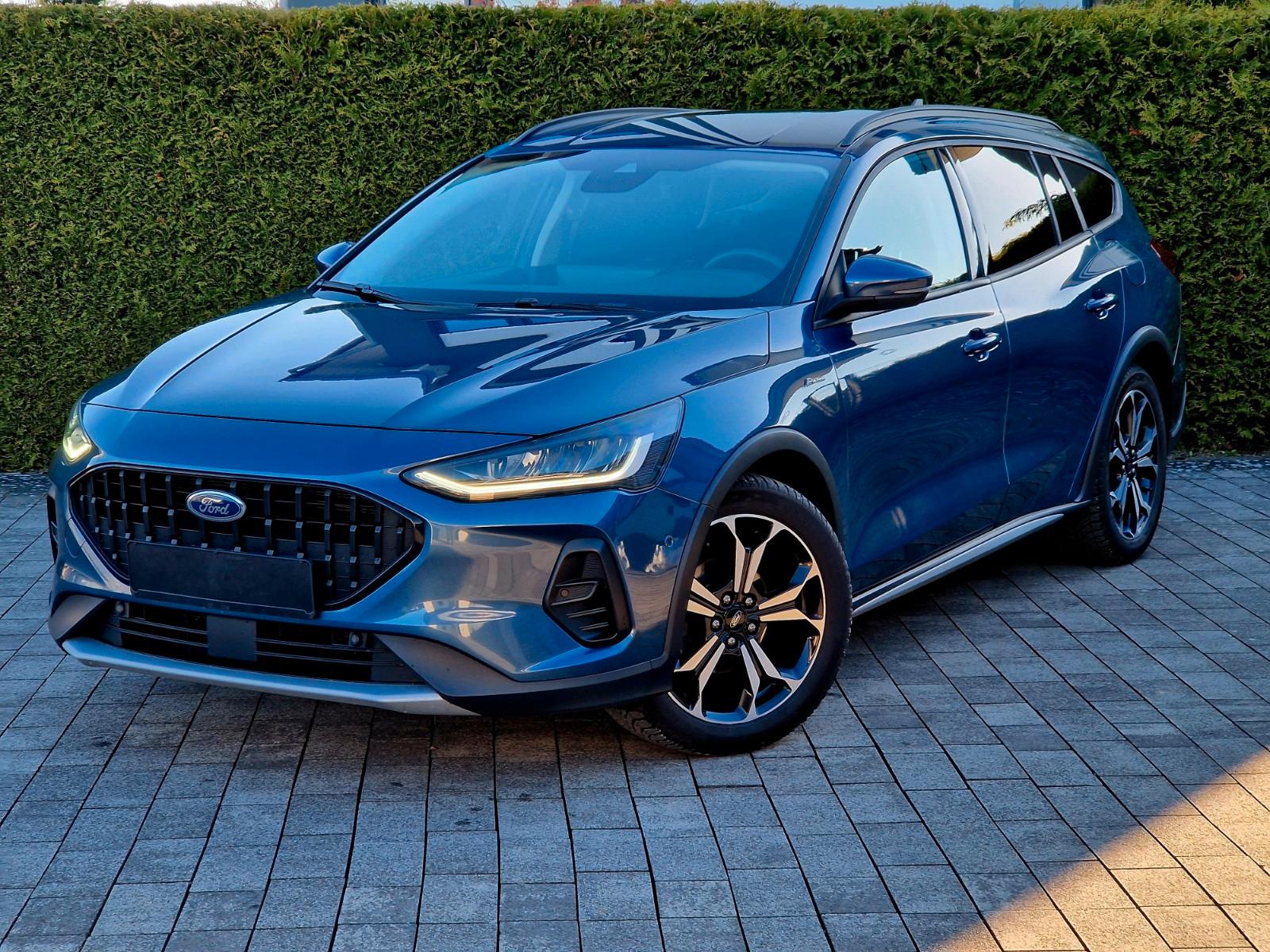 Ford Focus Turnier Active X Automatik (AHK, B&O)