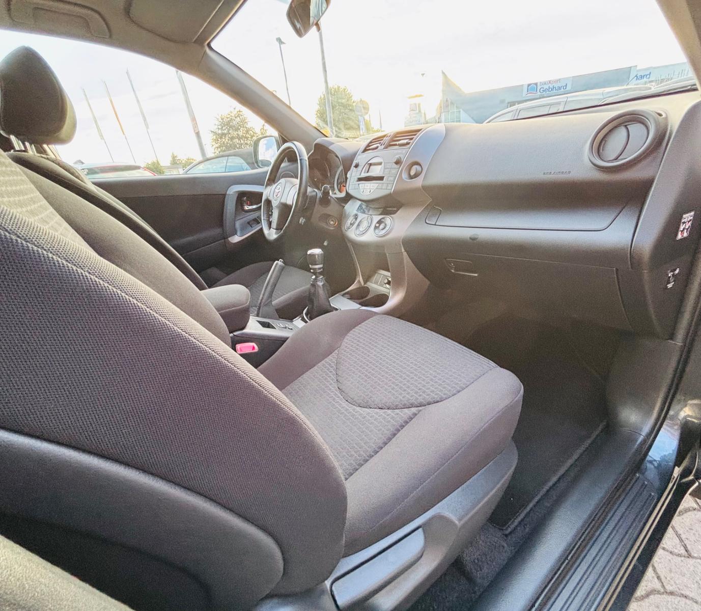 TOYOTA RAV 4 2.2D 177CH 4X4