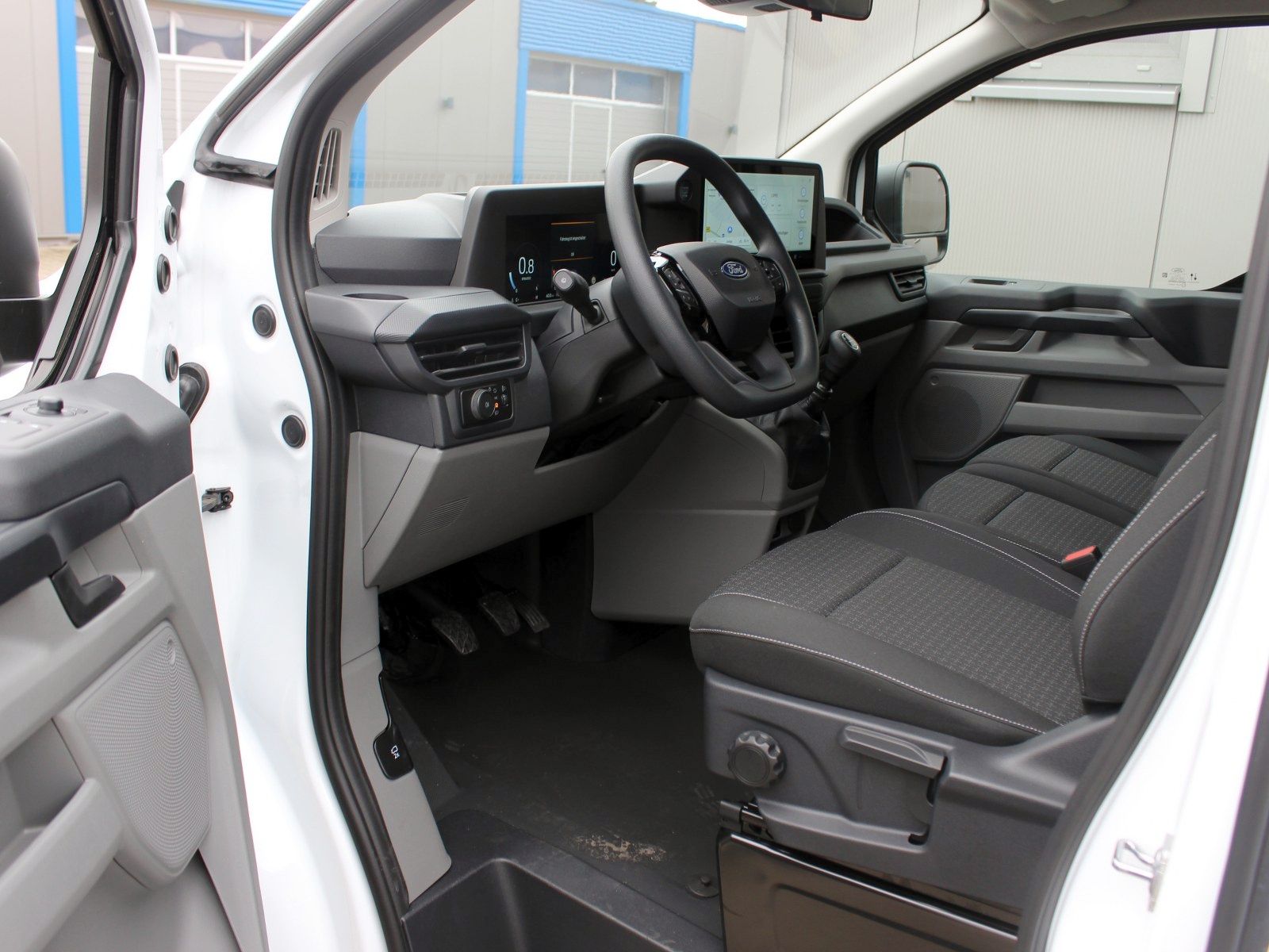 Fahrzeugabbildung Ford Transit Custom 320 L2 Trend Doppelkabine FWD