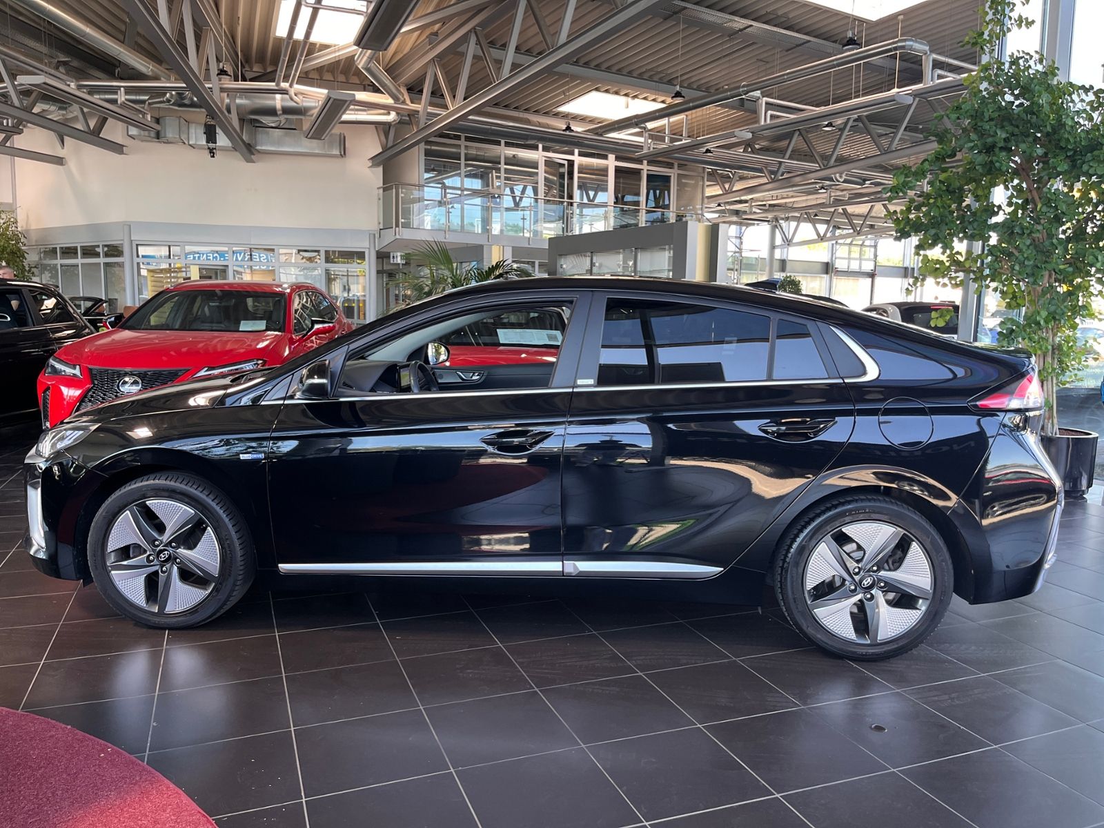 Fahrzeugabbildung Hyundai IONIQ Premium Prime Hybrid PANO LEDER LED