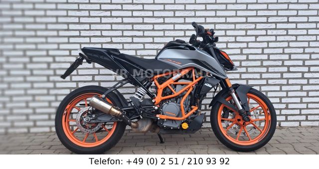 KTM 390 Duke mit viel Zubehör