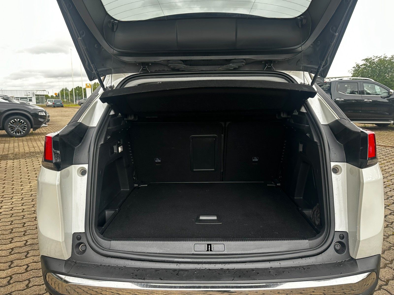 Fahrzeugabbildung Peugeot 3008 Teilleder/ Navi/ Sitzhzg / PDC
