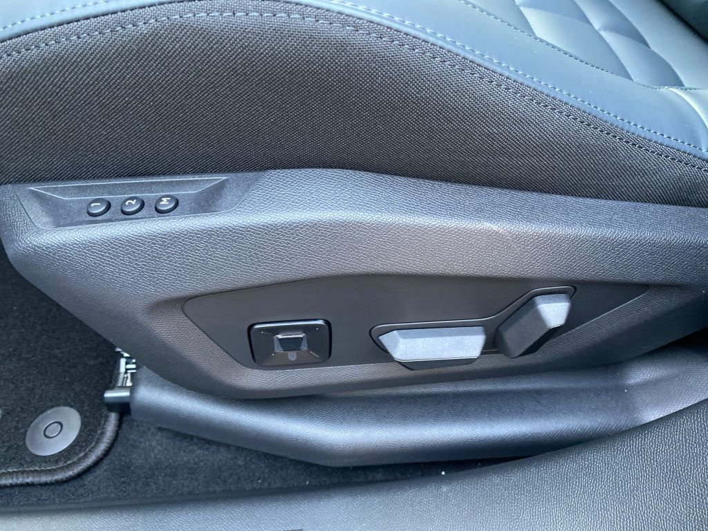 Fahrzeugabbildung Citroën C5 Aircross Hybrid Automatik 145 MAX *Allwetterr