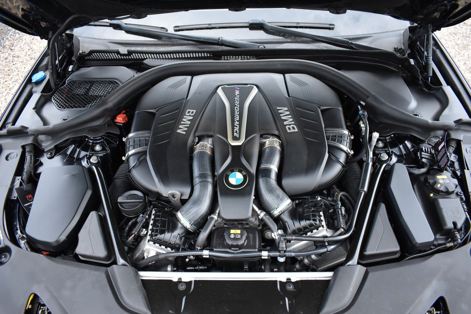 Fahrzeugabbildung BMW M550i Limo xDrive Night Vision HUD 360°  1 Hand