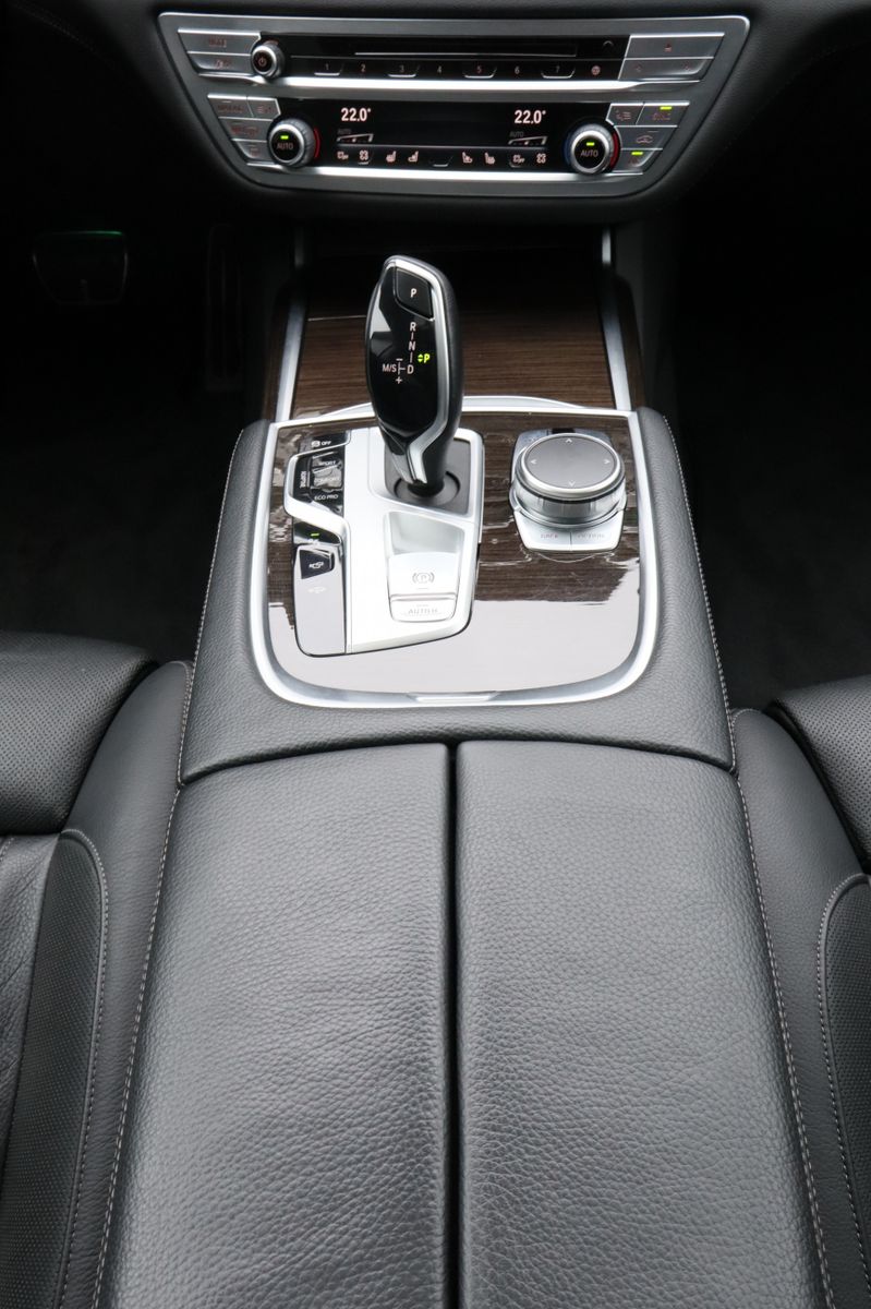 Fahrzeugabbildung BMW 730d xDrive M-Sport NAV+LASER+GLASDACH+HEAD-UP