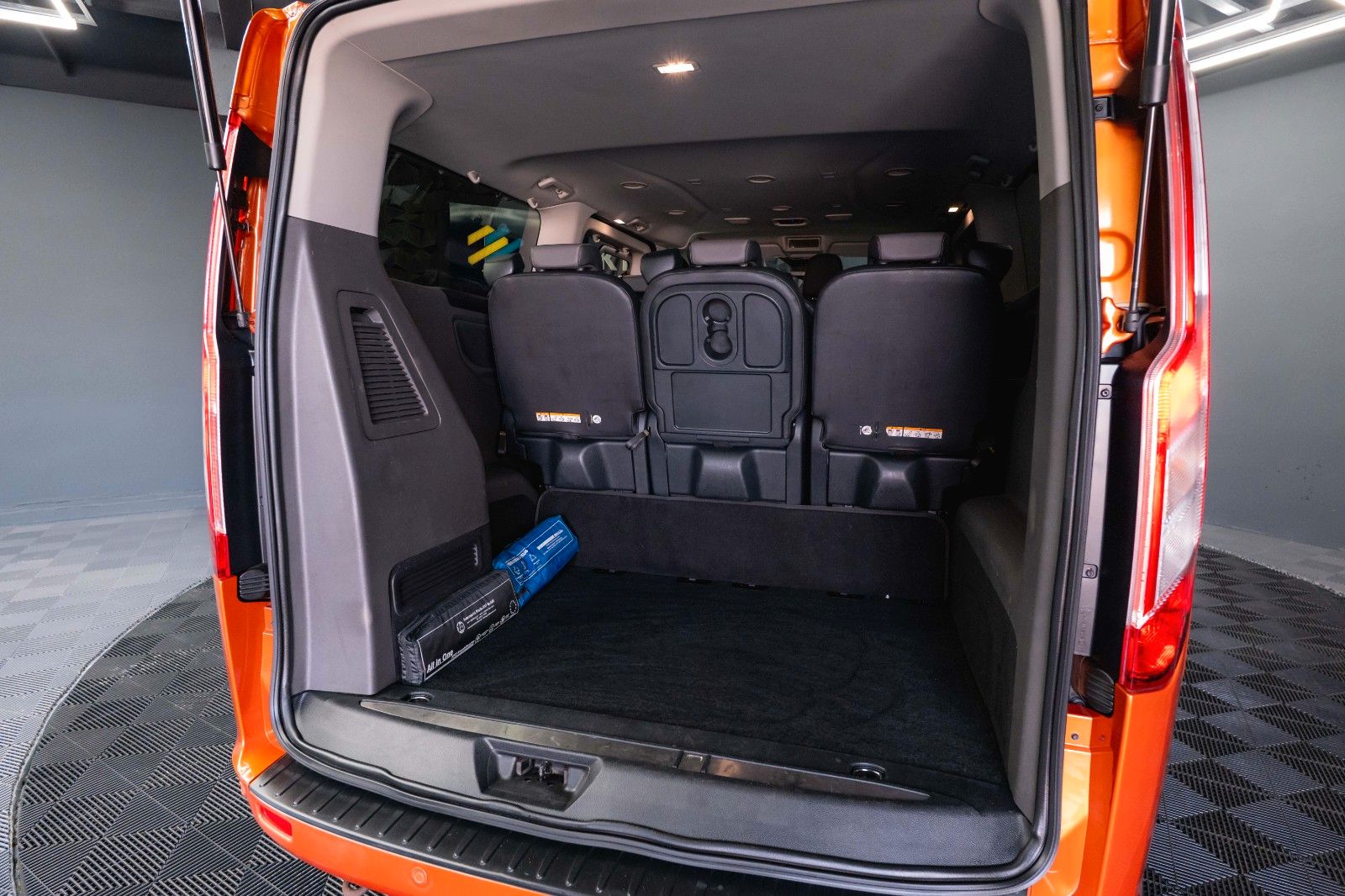 Fahrzeugabbildung Ford Tourneo Custom Kombi 320 L2 Trend Lang 9 Sitze