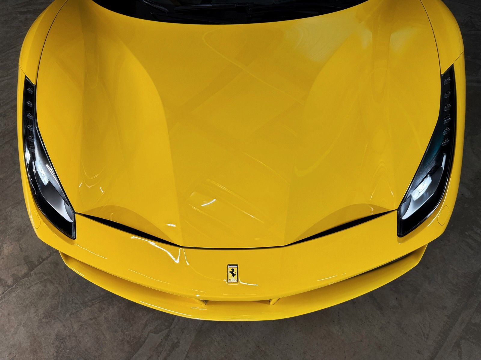 Fahrzeugabbildung Ferrari 488 Spider + Giallo Modena + Scuderia Shields