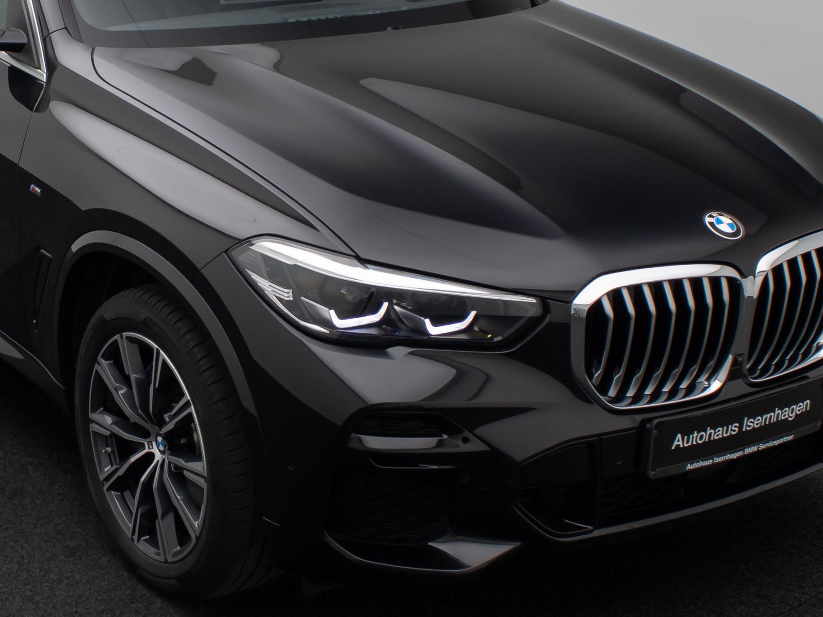 Fahrzeugabbildung BMW X5 xD30d M Sport Panorama 360°HUD DAB HiFi AHK
