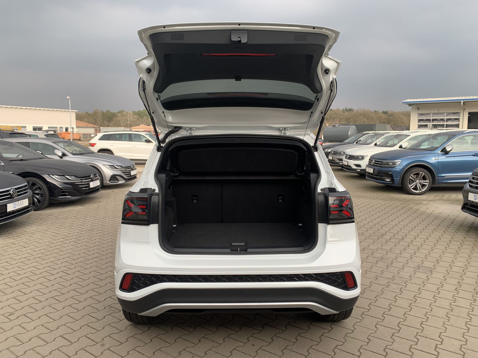 Fahrzeugabbildung Volkswagen T-Cross 1.5 TSI*R-Line*IQ.LIGHT*AHK*Cam*Digital*
