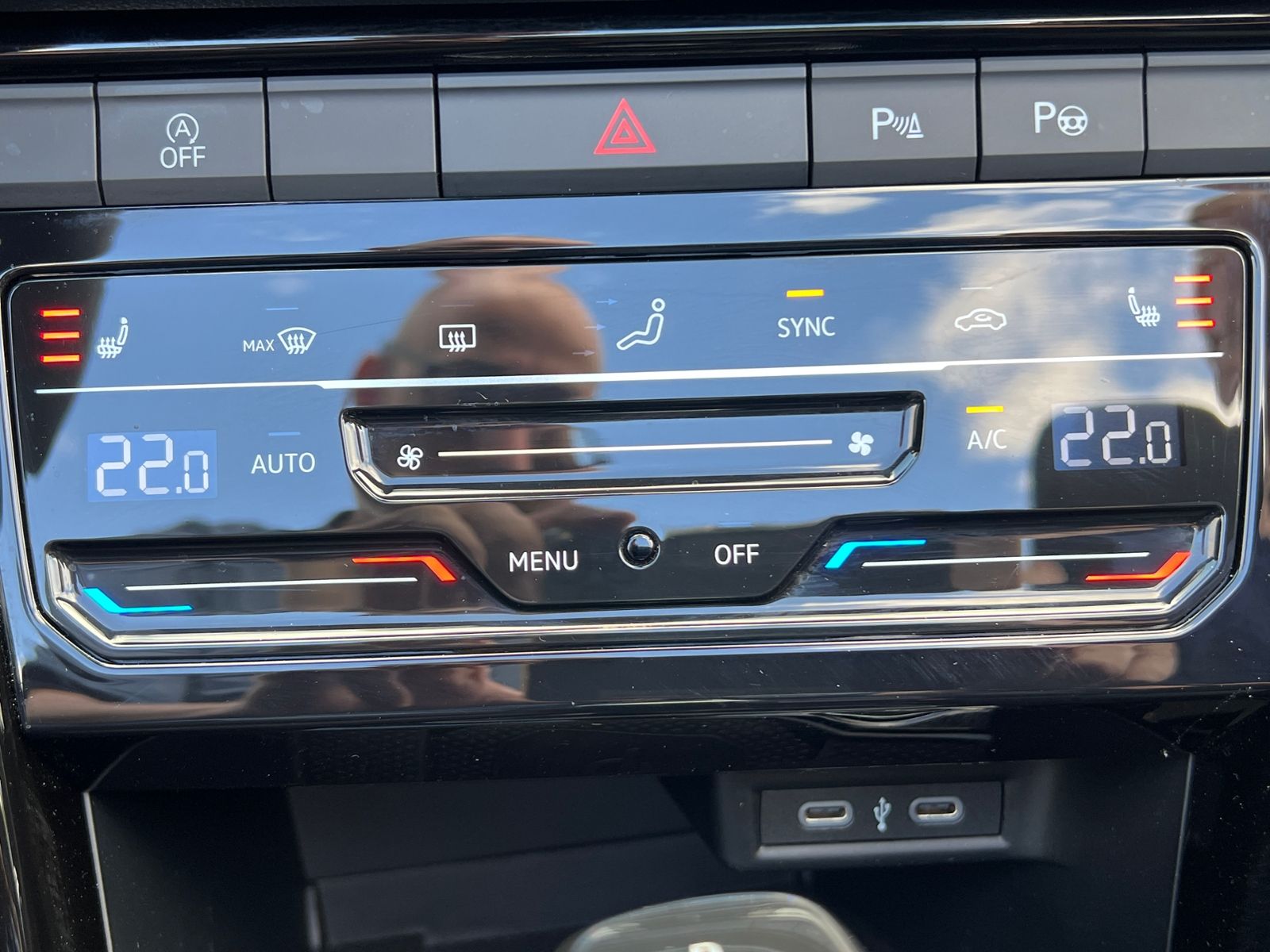 Fahrzeugabbildung Volkswagen T-Roc Cabriolet 1.5 TSI DSG *AHK, LED, Black Sty