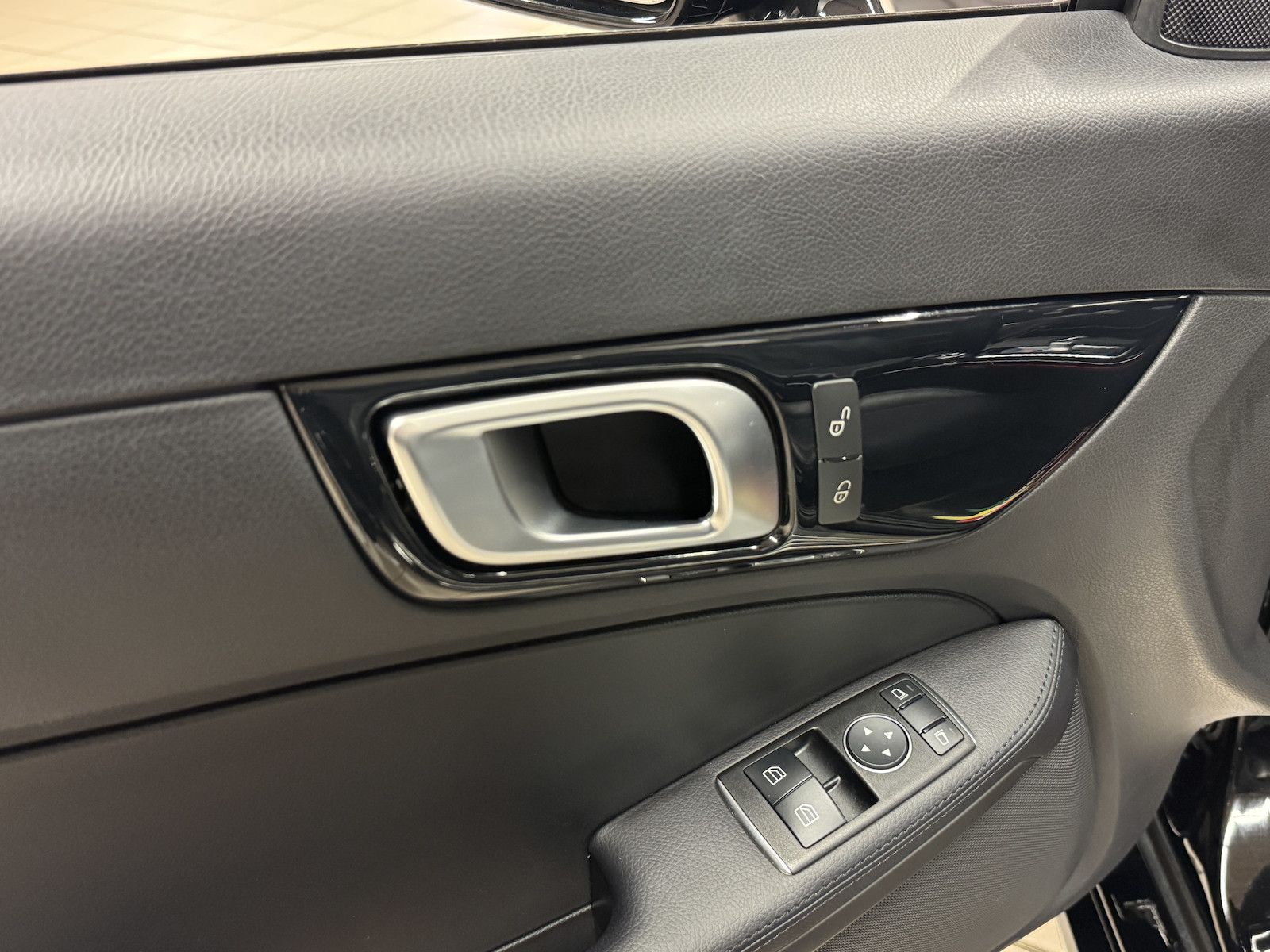 Fahrzeugabbildung Mercedes-Benz SLC 180 AMG /Night/LED/Navi/Ambiente/Airscarf