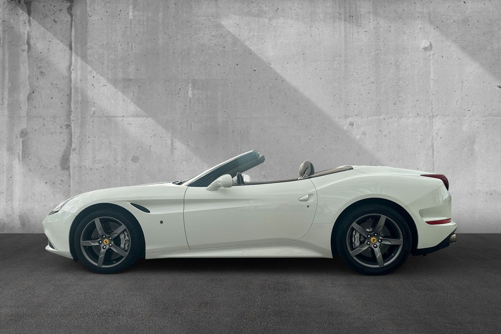 Fahrzeugabbildung Ferrari California T*BiColor*Dt Auto*Diamond Stitching